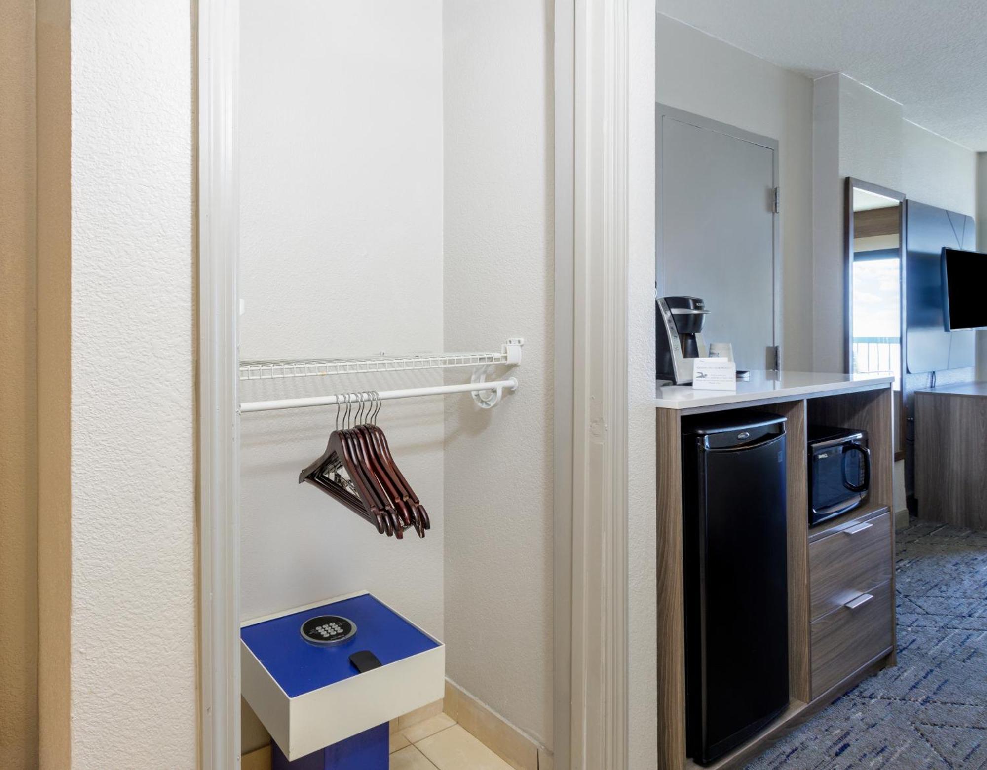 Holiday Inn Express & Suites Oceanfront Daytona Beach Shores By Ihg Zewnętrze zdjęcie