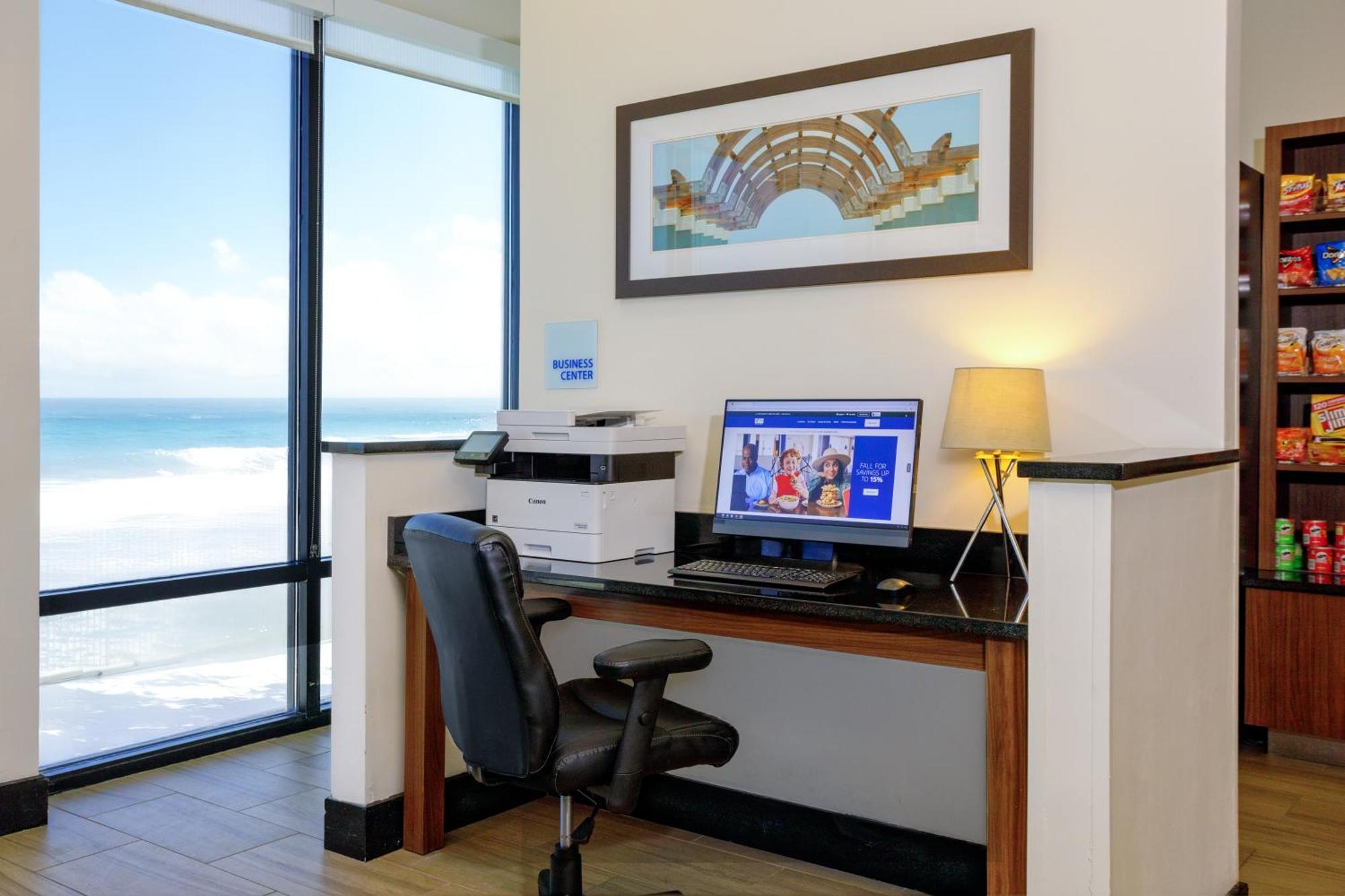 Holiday Inn Express & Suites Oceanfront Daytona Beach Shores By Ihg Zewnętrze zdjęcie